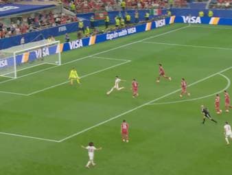Spaniens Mikel Merino entscheidet spät das WM-Achtelfinale gegen Portugal und beendet dabei die WM-Karriere von Cristiano Ronaldo. 