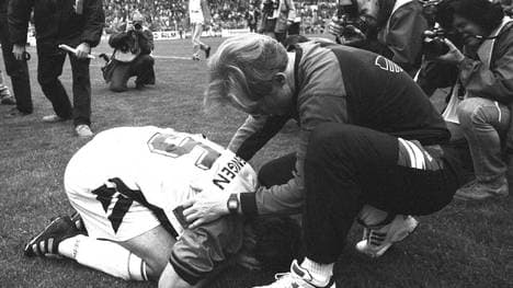 Nach 33 Jahren steigt der 1. FC Kaiserslautern nach einem bitteren, tränenreichen Abstiegsdrama erstmals aus der Bundesliga ab