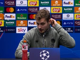 Bayerns Josip Stanisic hat mit Bayer Leverkusen das Europa-League-Finale gegen Atalanta Bergamo verloren. Auf der Pressekonferenz spricht der Kroate über die Pleite, die der Werkself die perfekte Saison kaputt gemacht hat.