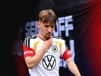 WM-Aus! Karl meldet sich emotional
