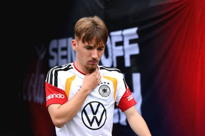 WM-Aus! Karl meldet sich emotional