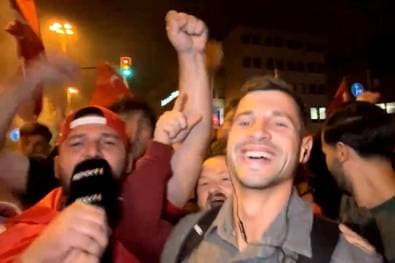 Fan-Ekstase! Türken crashen SPORT1-Sendung