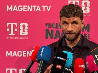 Thomas Müller spricht in einer Medienrunde über die Bedeutung eines "Bayern-Blocks" in der deutschen Nationalmannschaft.