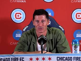 Robert Lewandowksi trifft zum Heimspiel-Auftakt für Chicago Fire direkt doppelt. Der einstige Bayern-Knipser schwärmt von seinem Team, dem Klub - und auch der Stadt in Illinois. 