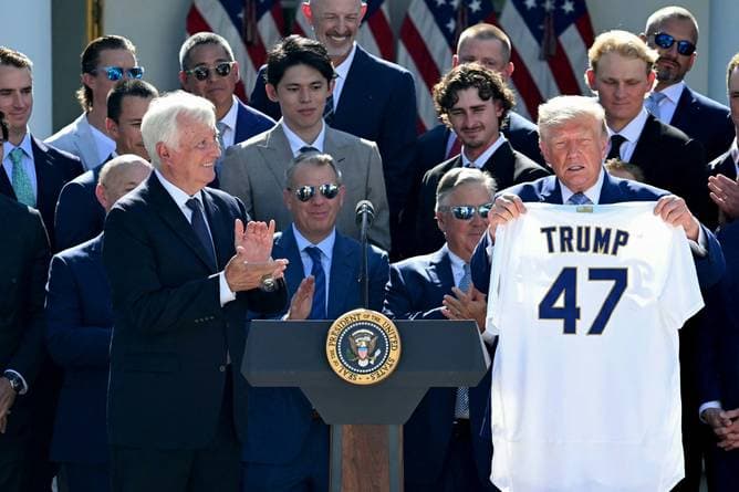 Trotz wütender Fans: Dodgers besuchen Trump im Weißen Haus