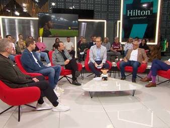 Karim Adeyemi fällt nach seiner Auswechslung zum wiederholten Male mit abfälligen Gesten gegenüber Trainer Niko Kovac auf. Sein Verhalten spaltet im Doppelpass die Gemüter. 