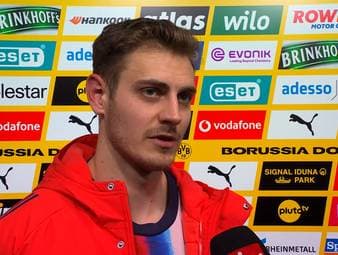 Nico Schlotterbeck entgeht beim 2:3 gegen den FC Bayern einem Platzverweis nur knapp. Das sieht auch Bayern-Profi Josip Stanisic so. 