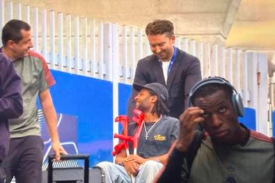 "Ein großartiger Typ": Gnabry im Rollstuhl in Paris