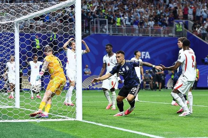 Später Schock für England: Argentinien im Finale!