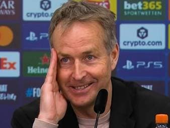 Kasper Hjulmand schwärmt von Robert Andrich und seiner Leistung im Duell gegen Arsenal. Der Trainer ist im Nachhinein froh, den Torschützen nach der frühen Gelben Karte nicht ausgewechselt zu haben.