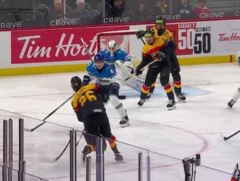 In der Abstiegsrelegation bei der U20-WM im Eishockey liegt Deutschland gegen Kasachstan bereits mit 1:3 zurück. Dann aber beginnt die große Aufholjagd - mit einer furiosen Krönung im Schlussdrittel.