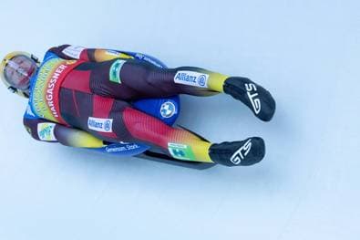 Rodeln: Loch mit Schadensbegrenzung