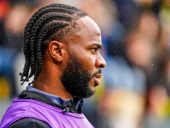 Sterling bekennt sich schuldig