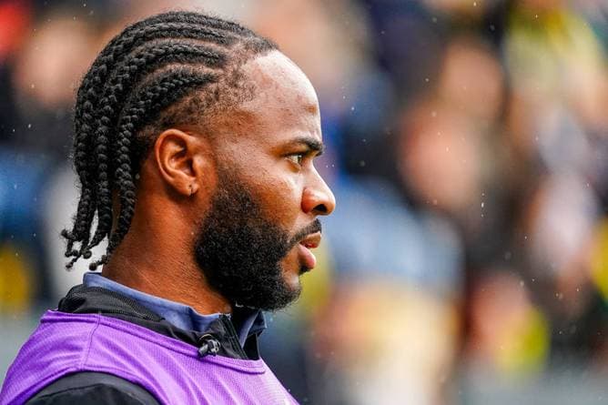 Sterling bekennt sich schuldig