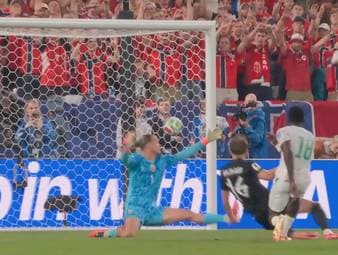 Norwegen gewinnt 3:2 gegen den Senegal, muss aber wegen des späten Anschlusstreffers um den Gruppensieg bangen. Im direkten Duell mit Frankreich entscheidet sich, wer im späteren Verlauf dann vielleicht auch auf die deutsche Mannschaft trifft.