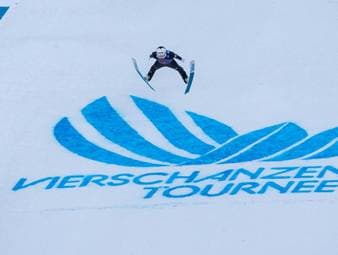 Endlich ist es wieder so weit: Die Vierschanzentournee 2024/25 sucht ihren Sieger. Hier gibt's alle Infos zum Skisprung-Event des Jahres, dessen Mythos seit Jahrzehnten immer wieder Fans und Sportler begeistert.