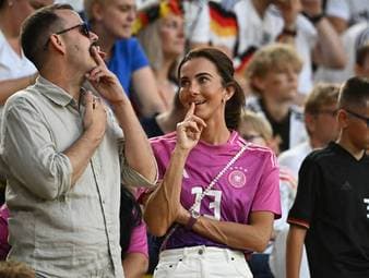 "Dann bin ich eben die dumme Spielerfrau"