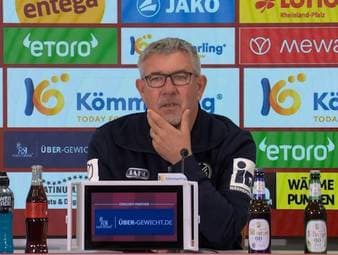 Auf die Frage, was für ihn höher zu bewerten ist, der Klassenerhalt mit Mainz oder der Aufstieg mit Union Berlin, erklärt Urs Fischer, dass der Klassenerhalt etwas "Außergewöhnliches" gewesen sei. Daraufhin lobt er die Arbeit des Teams und aller Beteiligten.