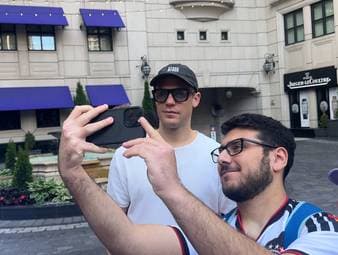Manuel Neuer soll das DFB-Team als Torwart durch die WM führen. Doch aktuell hat der Bayern-Star noch mit einer Verletzung zu kämpfen. SPORT1-Reporter Manfred Sedlbauer ordnet die Situation ein.