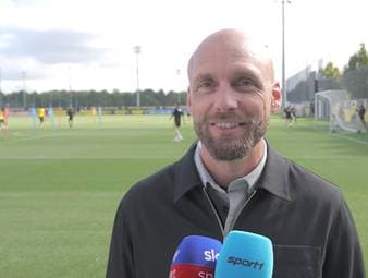Book lässt aufhorchen: Neues zu SchlotterbeckNach seiner Verletzungspause ist Niko Schlotterbeck zurück im Training. BVB-Trainer Ole Book gibt ein Update und hat gute Nachrichten für die Dortmund-Fans.