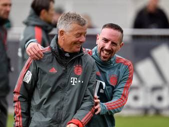 Der langjährige Fußball-Trainer Peter Hermann ist tot. Der einstige Co-Trainer von Jupp Heynckes ist am Samstag im Alter von 74 Jahren verstorben.