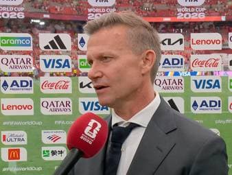 Jesse Marsch darf als Trainer den ersten kanadischen WM-Sieg überhaupt feiern. Nach dem Spiel ist der 52-Jährige immer noch elektrisiert. Gleichzeitig ist er in Gedanken bei einem seiner Spieler.