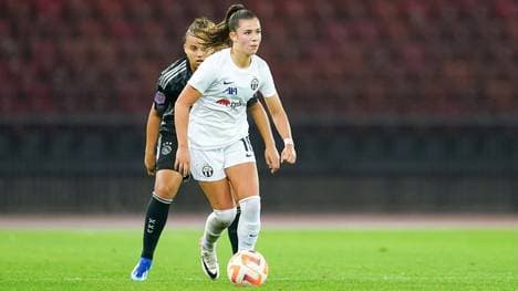 Leela Egli (vorne) wechselt zum SC Freiburg