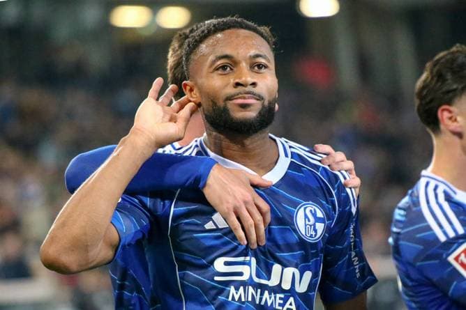 Furiose Schalker stürmen an die Spitze