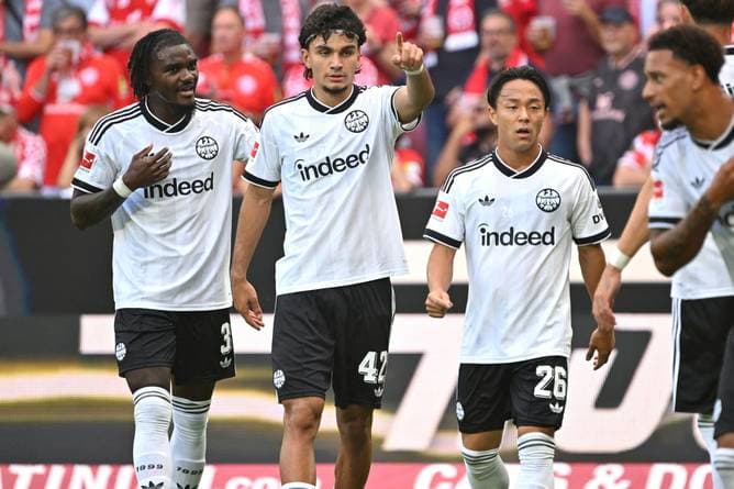 Derby-Sieg! Frankfurt schlägt zurück