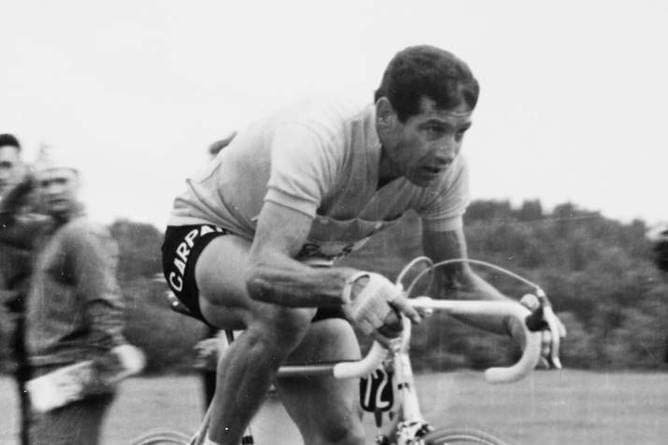Der kettenrauchende Radsportheld