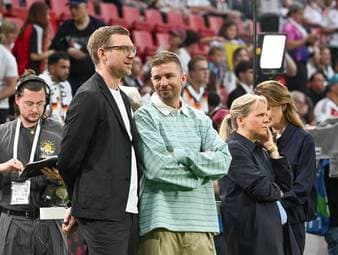 Für die Expertenrunde im FIROCKX.ONE WM Doppelpass ist klar: Es braucht beim DFB mehr Veränderungen als nur auf der Position des Bundestrainers. Ein Name wird dabei ganz heiß gehandelt.