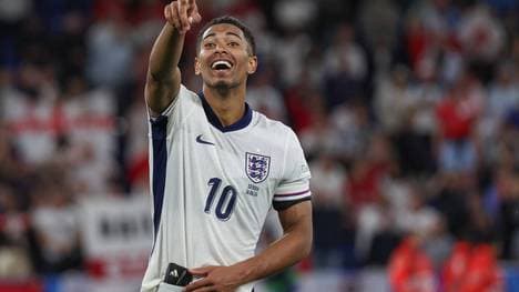 Schalke-Fans machen sich nach Englands Auftaktspiel über die fehlenden spielerischen Ideen lustig   