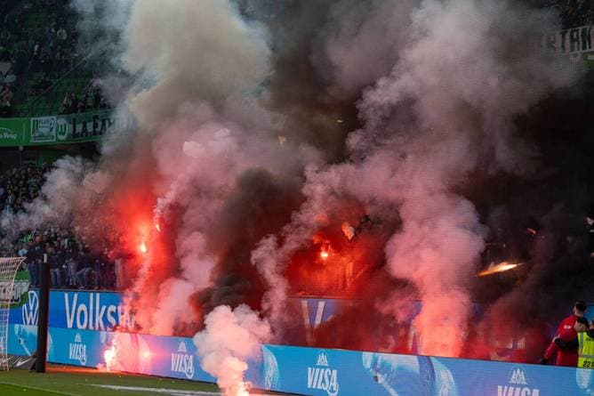 Fan-Wut und wilde Szenen: Trainer droht Rauswurf