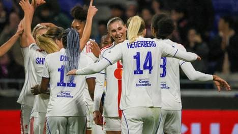 In Lyon spielt Brand (3.v.r.) mit Hegerberg zusammen