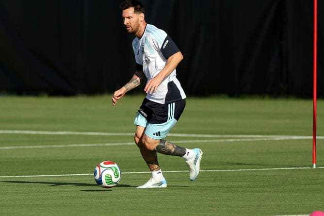 Messi vor Rückkehr, HSV-Profi vor Debüt