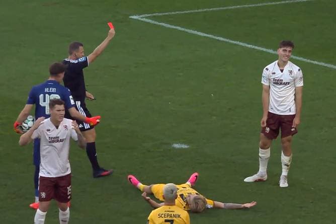 Rot und 0:3! Die ersten elf Minuten sind der helle Wahnsinn