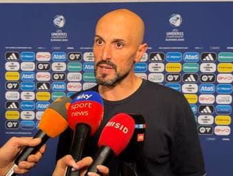 Trotz der knappen Final-Niederlage widmet sich U21-Coach Antonio Di Salvo den positiven Erkenntnissen der EM und spricht seiner Mannschaft ein großes Lob aus.