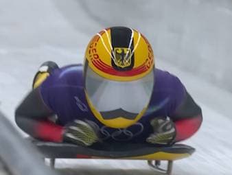 Die deutschen Skeleton-Frauen holen im olympischen Eiskanal Silber und Bronze, nur eine Österreicherin ist unschlagbar. Der finale Lauf entwickelt sich dennoch zum dramatischen Ende. 