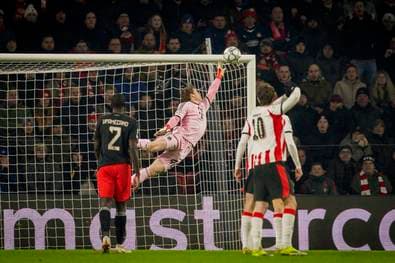 Neuer-Erbe? Kahn legt sich bei Urbig fest