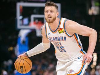 NBA: Hartenstein löst Playoff-Ticket im deutschen Duell