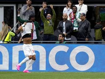 Nach dem 0:0 gegen Saudi-Arabien müssen die Spieler von Kap Verde nach dem Abpfiff noch zittern und erfahren dann über das Handy von der WM-Sensation.