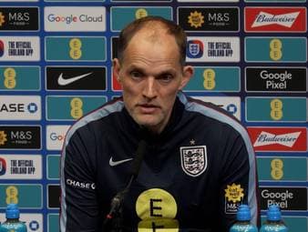 Trent Alexander-Arnold wurde von Thomas Tuchel nicht in den englischen Nationalkader berufen. Auf der Pressekonferenz vor dem Testspiel gegen Uruguay begründete Tuchel seine Entscheidung, den Real-Madrid-Star nicht zu nominieren, sondern stattdessen eher auf Spieler wie Ben White und Tino Livramento zu setzen.