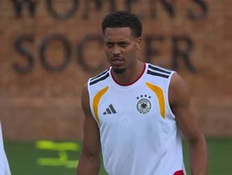 Felix Nmecha blüht in den ersten WM-Partien der Nationalmannschaft regelrecht auf. Dabei war sein Weg ins deutsche Mittelfeld beschwerlich und von vielen Nebengeräuschen geprägt.