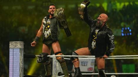 Tommaso Ciampa (r.) und Johnny Gargano waren zweimal WWE Tag Team Champions