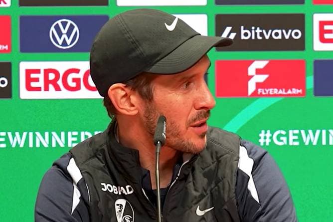 Bundesliga-Coach kurz verwirrt - Pressesprecher greift ein