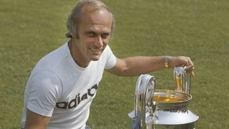 Udo Lattek nach Gewinn von Meisterschaft und Landesmeister-Pokal mit dem FC Bayern 1974