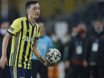 Özil verkündet schlechte Nachricht