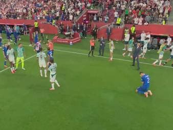 In einem spannenden Duell zweier Top-Nationen spitzt sich alles in der Nachspielzeit zu: Erst treffen die Portugiesen, dann ganz spät die Kroaten - aber das Spiel hat noch eine allerletzte Wendung parat.
