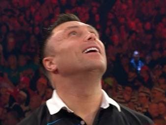 In der Halbfinal-Partie zwischen James Wade und Gerwyn Price bei den UK Open kommt es zu einer Panne vom "Iceman". Price verzählt sich - und dann wird es noch kurioser. 