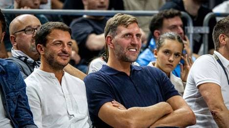 Mithat Demirel (l.) neben seinem früheren Nationalmannschaftskollegen Dirk Nowitzki